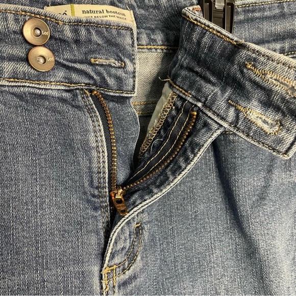 Lee Women’s Blue Stretch Denim Mid Rise Natural Bootcut Jeans Pants Size 12 - Picture 3 of 9